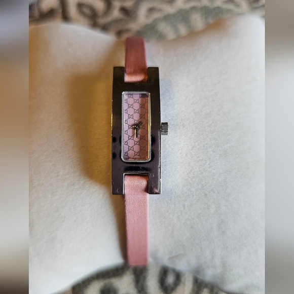 Gucci 3900L Watch EUC - Picture 4 of 8